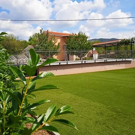 Green Oasis Villa *
